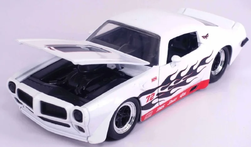 High-quality toy cars Big Time Muscle - Pontiac Firebird 1972 White 1:24 Scale Diecast Vehicle